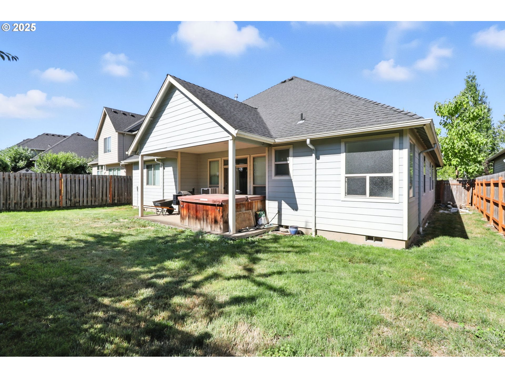 207 Finneys Avenue Molalla, OR 97038 - Photo 21 of 24 a backyard of a house with table and chairs