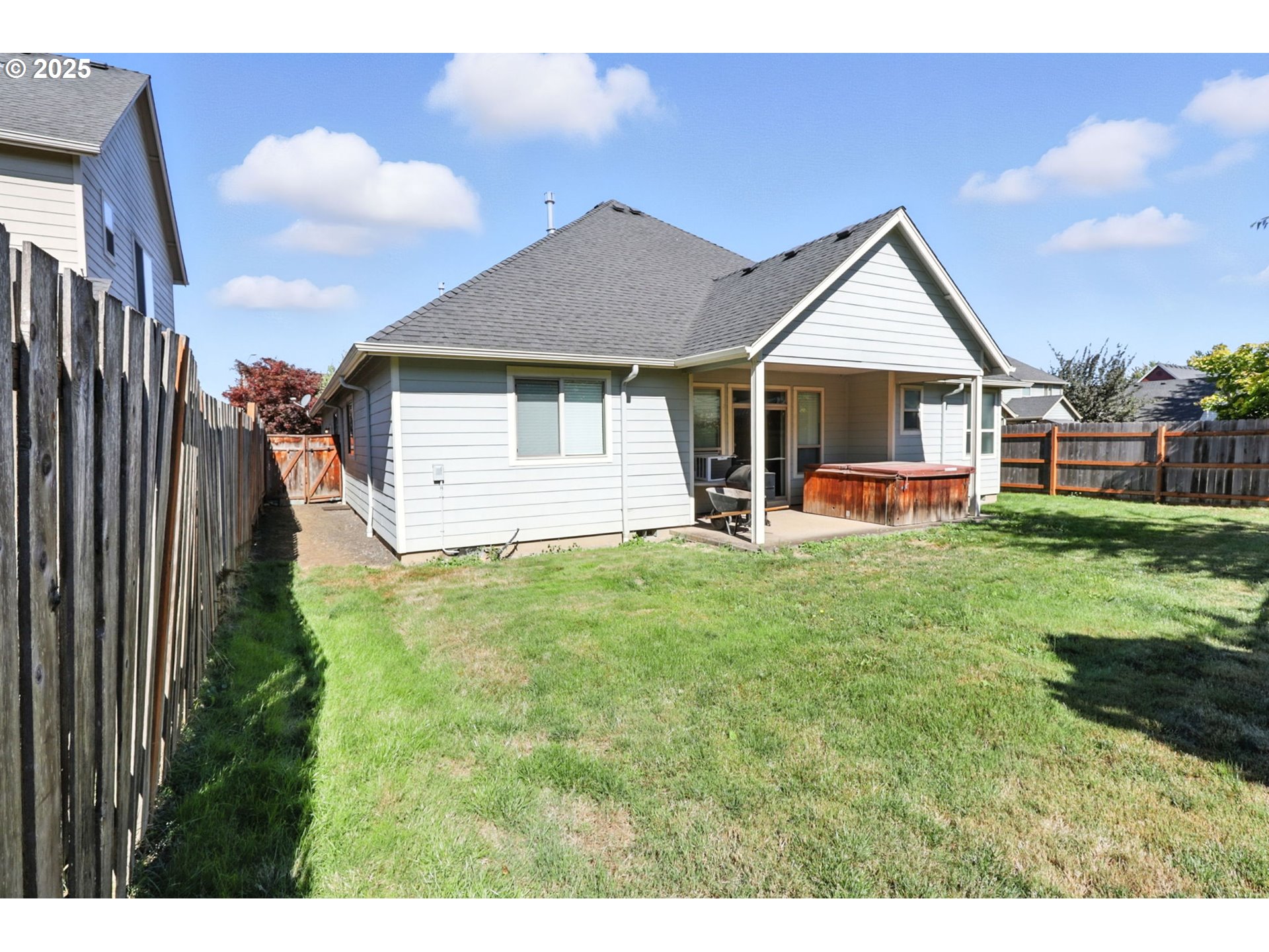 207 Finneys Avenue Molalla, OR 97038 - Photo 22 of 24 a backyard of a house with table and chairs