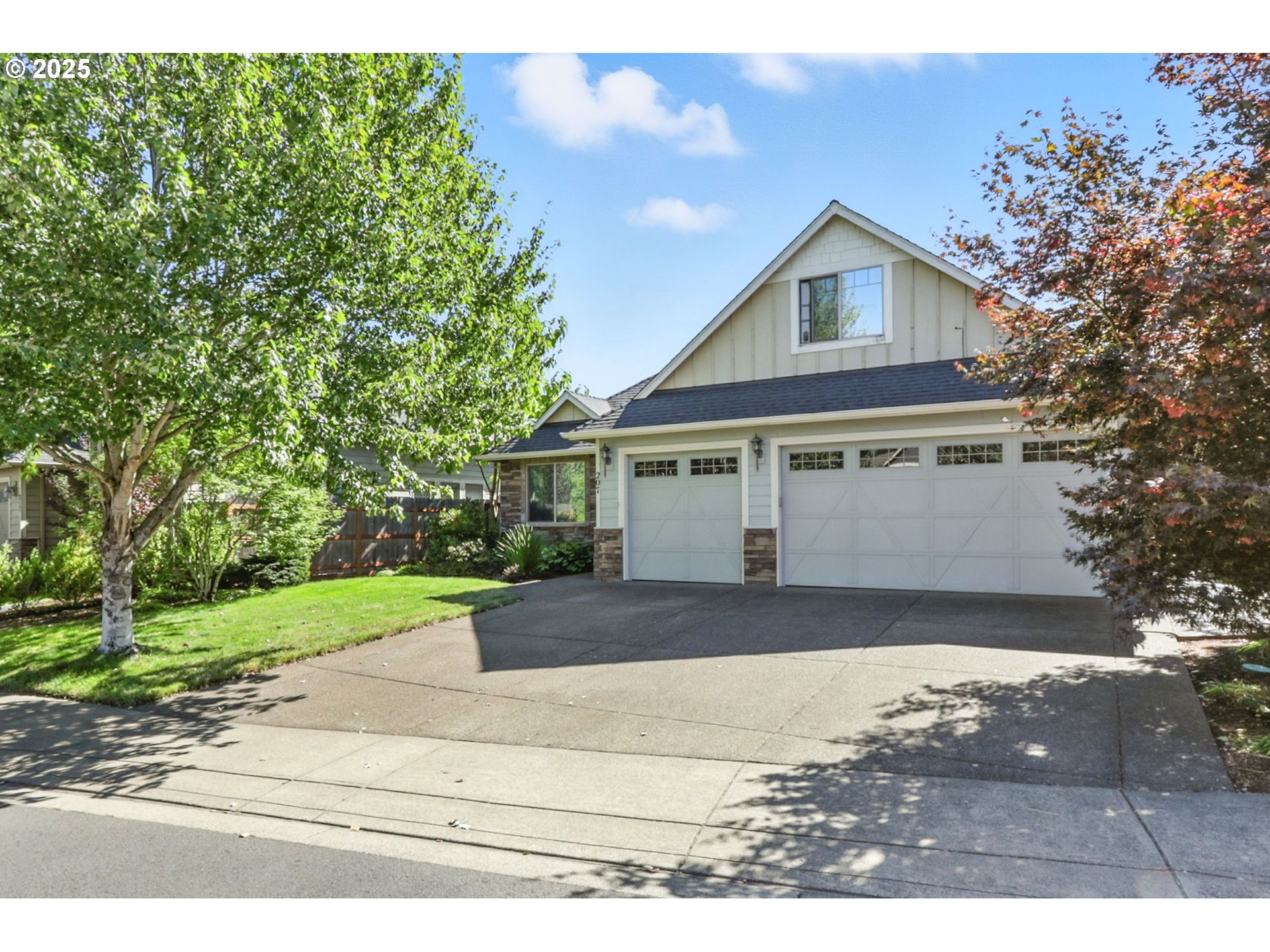 207 Finneys Avenue Molalla, OR 97038 - Photo 23 of 24 a front view of a house with a yard