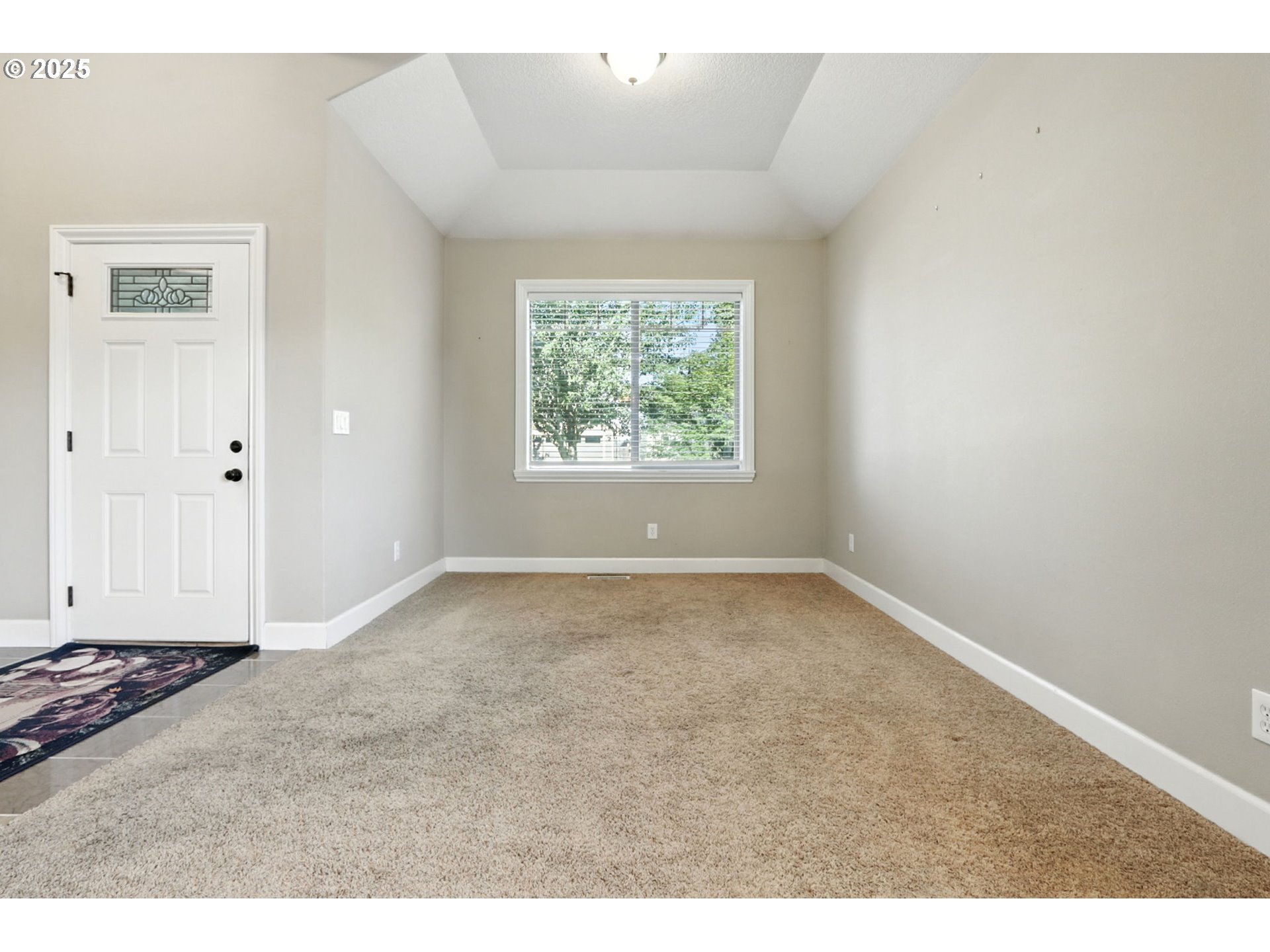 207 Finneys Avenue Molalla, OR 97038 - Photo 4 of 24 a view of an empty room with a window
