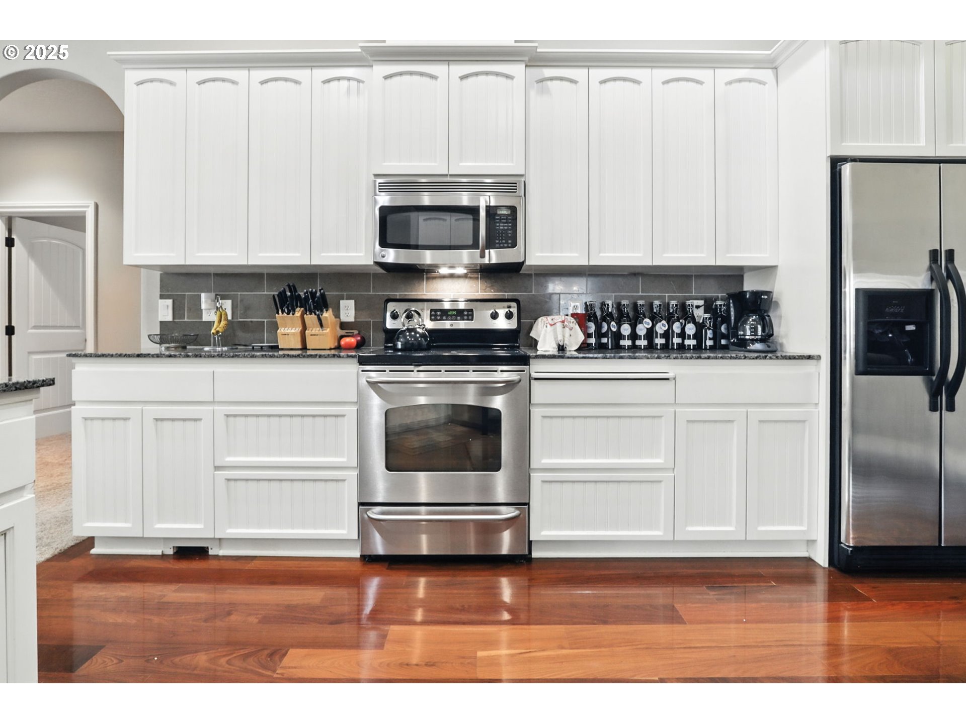 207 Finneys Avenue Molalla, OR 97038 - Photo 6 of 24 a kitchen with white cabinets and appliances