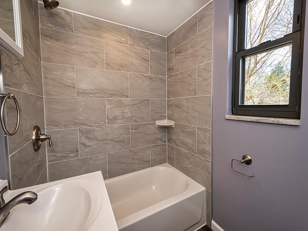 1017 Greentree Road Green Tree, PA 15220 - Photo 15 of 25 Gallery Image 15