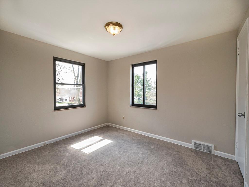 1017 Greentree Road Green Tree, PA 15220 - Photo 18 of 25 Gallery Image 18