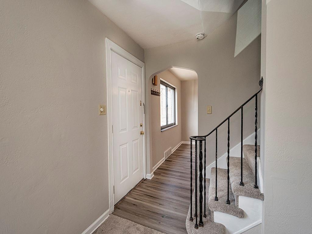 1017 Greentree Road Green Tree, PA 15220 - Photo 3 of 25 Gallery Image 3
