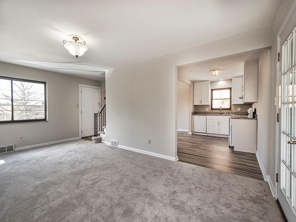 1017 Greentree Road Green Tree, PA 15220 - Photo 6 of 25 Gallery Image 6