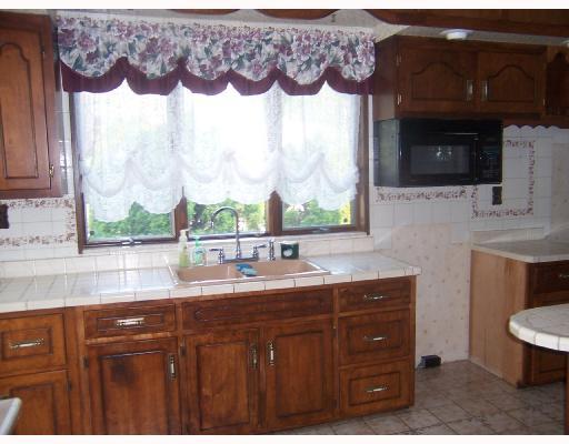 629 Agnew Road Baldwin, PA 15227 - Photo 4 of 8 Kitchen.