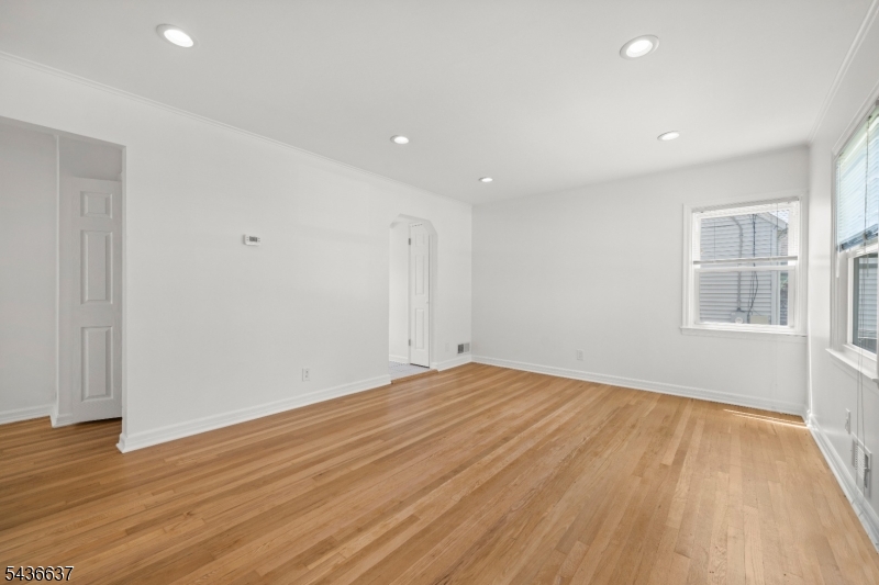 166 Beverly Hill Road Clifton, NJ 07012 - Photo 3 of 21