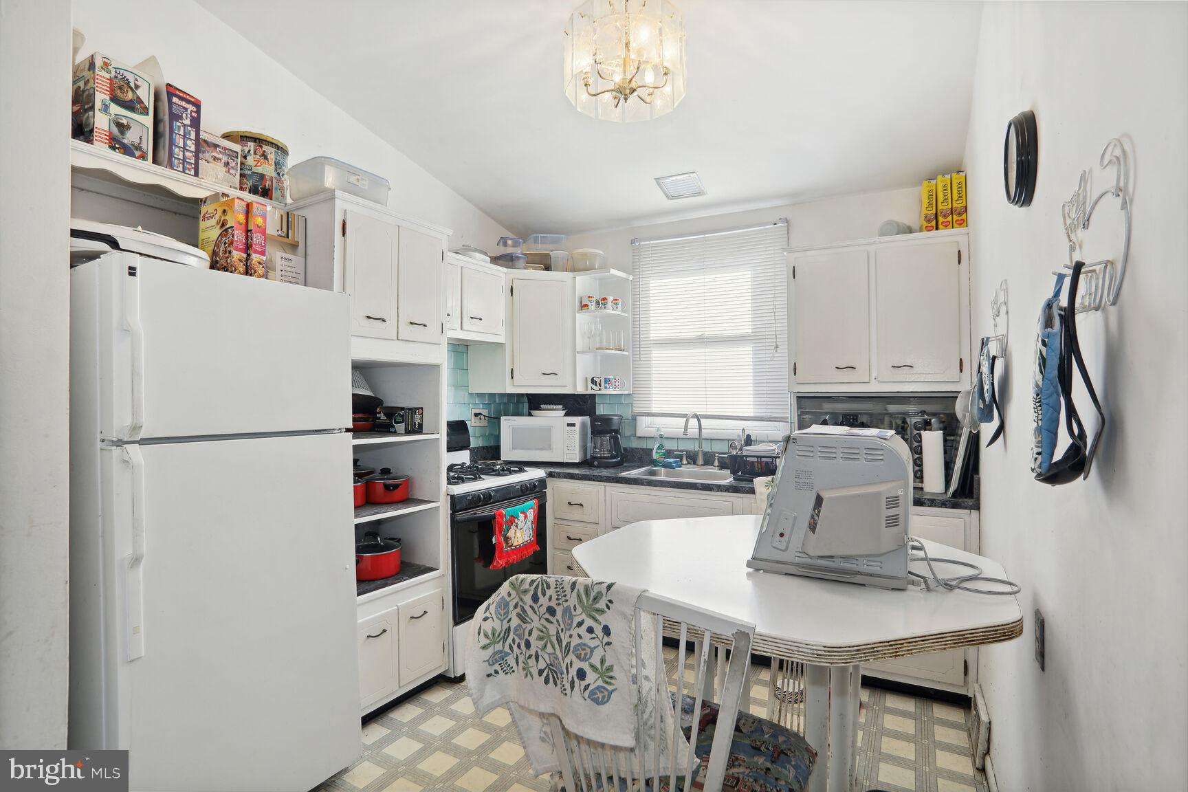 722 Charette Road Philadelphia, PA 19115 - Photo 5 of 15
