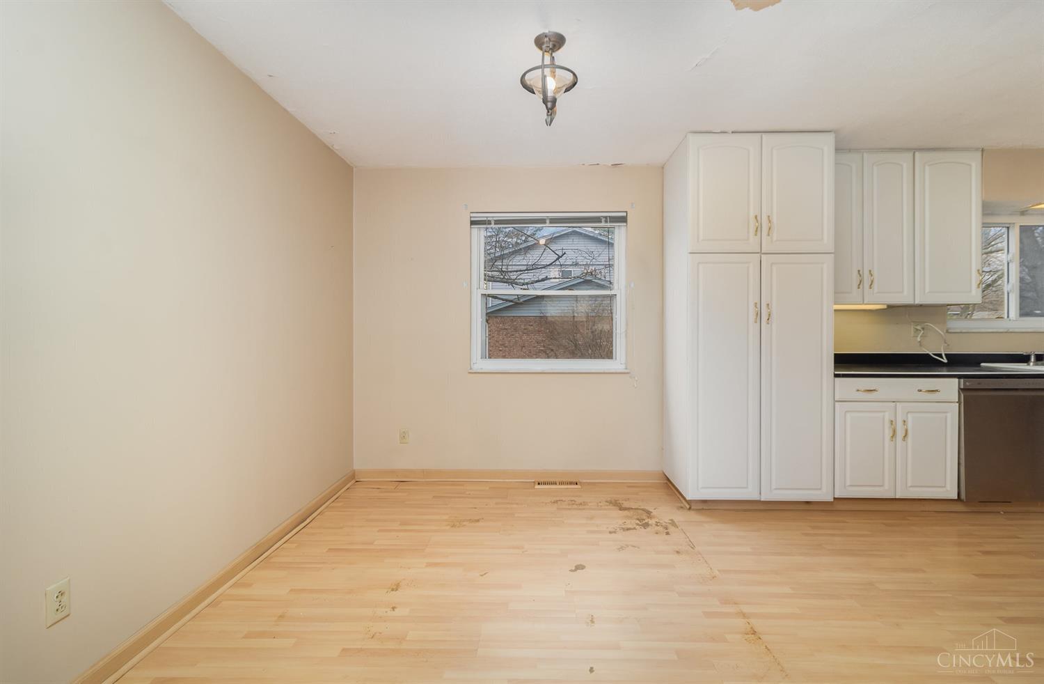 1529 8 Mile Road Cincinnati, OH 45255 - Photo 12 of 39 Gallery Image 12