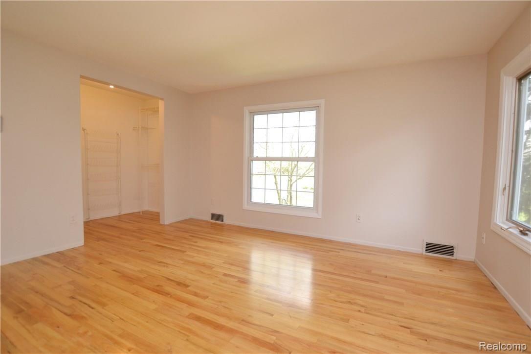 4234 Covered Bridge Road Bloomfield Hills, MI 48302 - Photo 18 of 28 Bedroom 2 - sparkling hardwoods