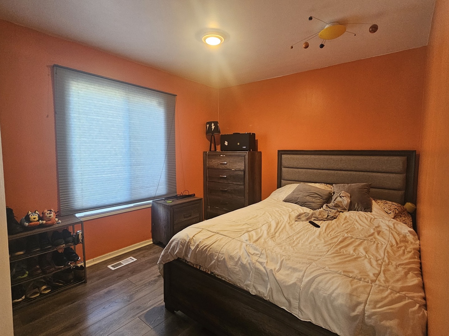 1353 Spring Valley Drive Carol Stream, IL 60188 - Photo 13 of 25 a bedroom with a bed and a dresser