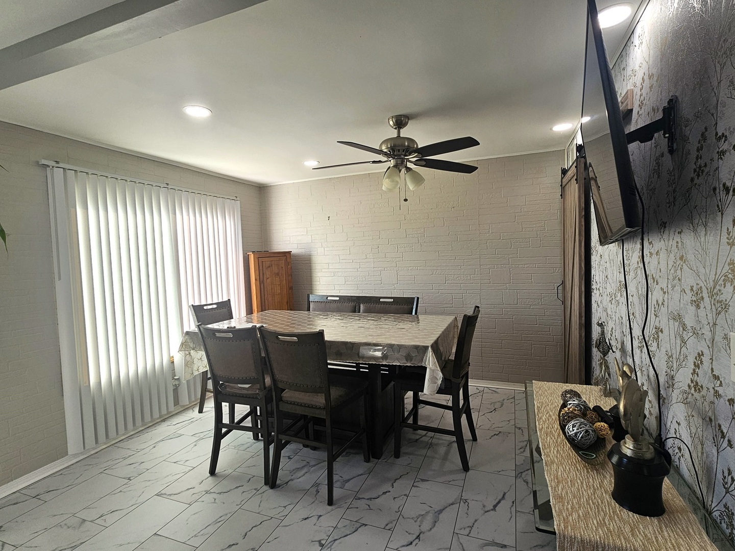 1353 Spring Valley Drive Carol Stream, IL 60188 - Photo 9 of 25 a view of a dining room with furniture and a window