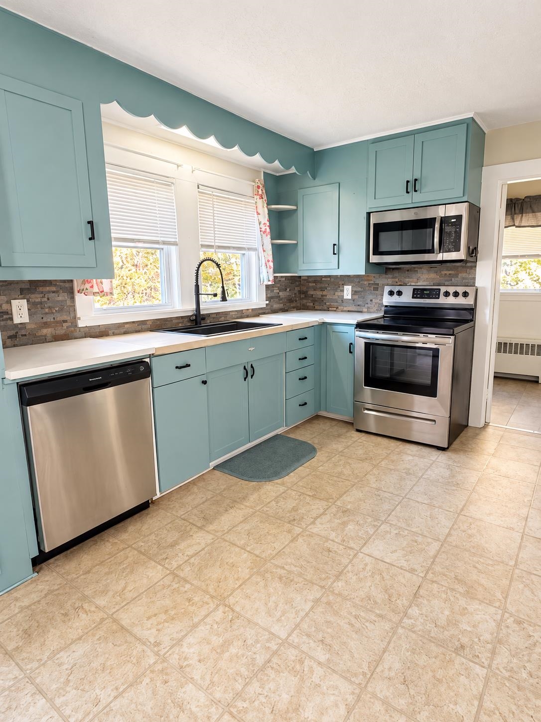 3360 Lafayette Road Portsmouth, NH 03801 - Photo 3 of 16 Gallery Image 3