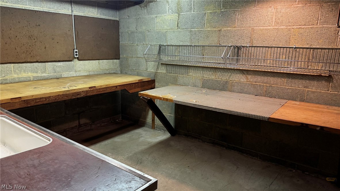5202 Longton Road Lyndhurst, OH 44124 - Photo 30 of 38 Basement workshop