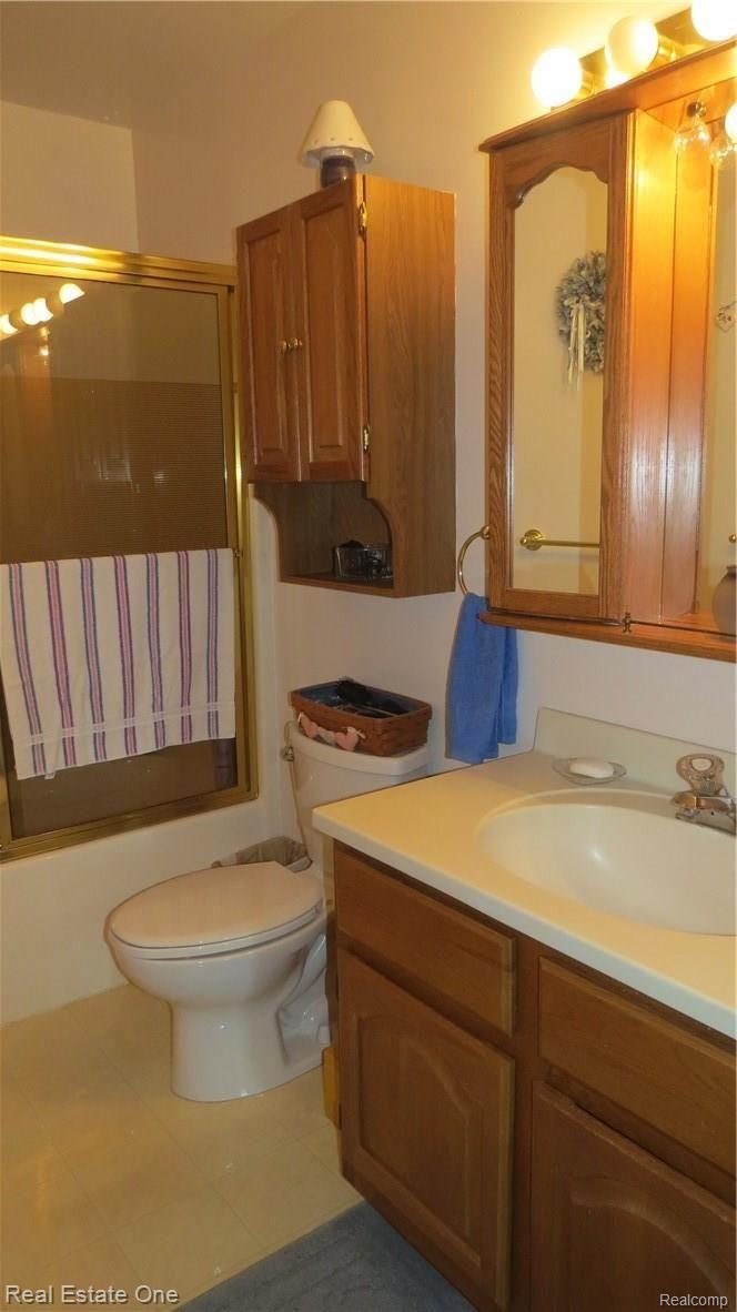 30550 Fort Road Rockwood, MI 48173 - Photo 12 of 31 1st Full Bath