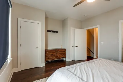 a en suite bathroom with a sink and a mirror