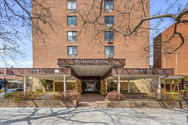$768,000 | 144-77 Roosevelt Avenue, Unit 3D | Murray Hill - Flushing