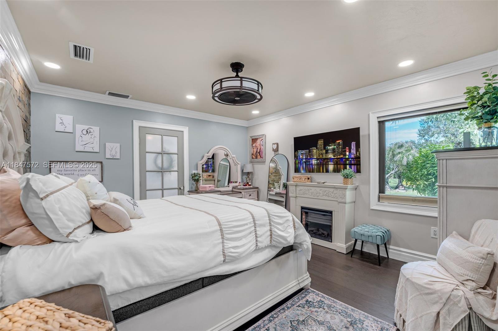 18200 Southwest 296th Street Homestead, FL 33030 - Photo 22 of 55 a bedroom with a large bed and a flat screen tv