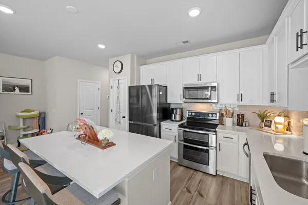 $2,300 | 5333 Cardinal Circle, North Charleston, SC 29418