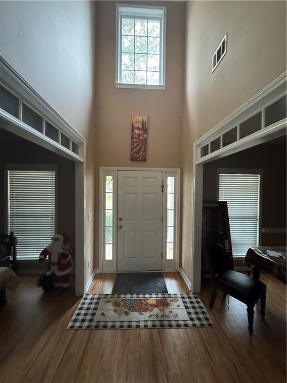 2247 Rosemoore Walk Marietta, GA 30062 - Photo 2 of 2 a living room with furniture