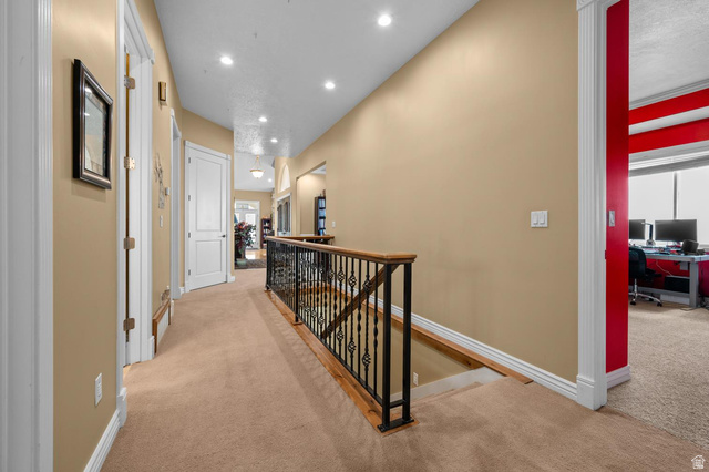708 Eagle Rdg Drive Bountiful, UT 84010 - Photo 50 of 69 Main level hallway