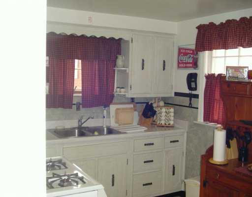 2707 Beaver Road Ambridge, PA 15003 - Photo 3 of 8 Kitchen.