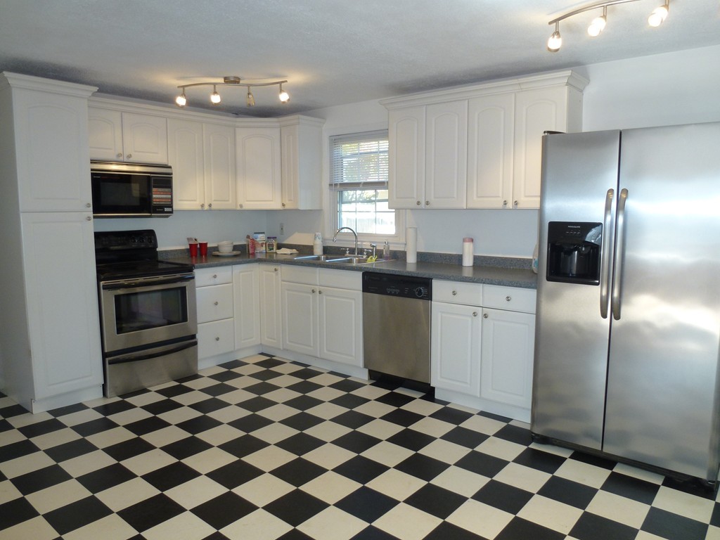 12 Oak Road Westford, MA 01886 - Photo 3 of 18 Gallery Image 3