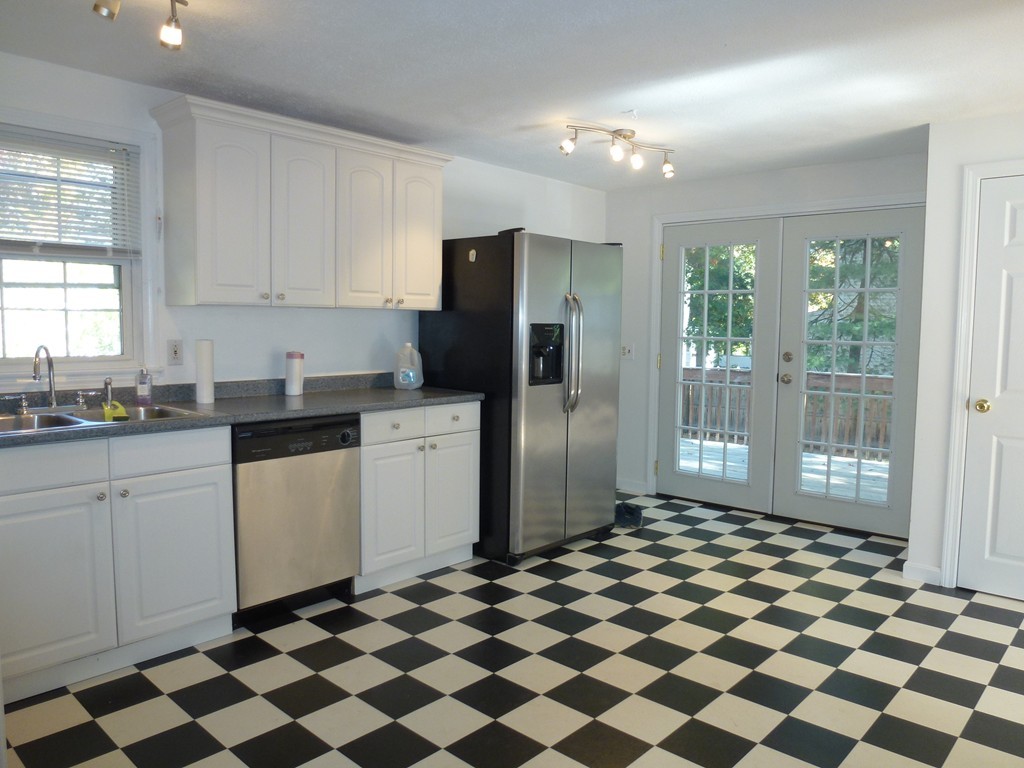 12 Oak Road Westford, MA 01886 - Photo 4 of 18 Gallery Image 4