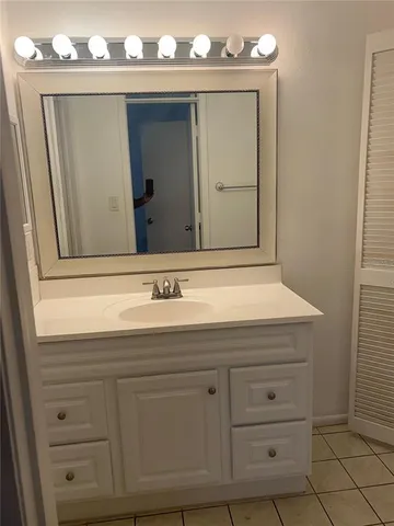 $2,400 | 7604 La Mesita Court, Tampa, FL 33615