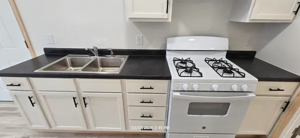 $1,200 | 623 Frankfort Avenue, Unit 1, Elberta, MI 49628