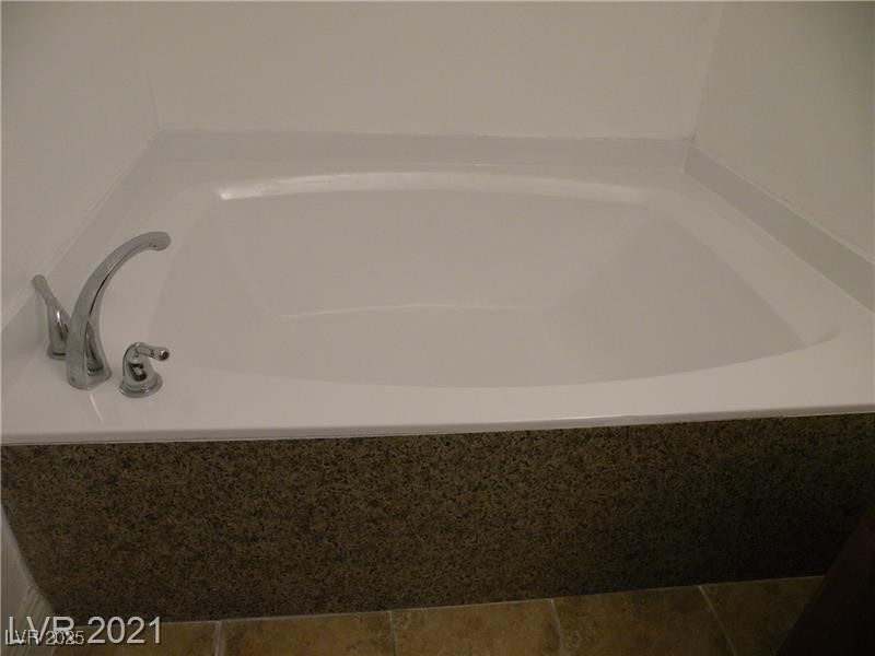 1844 North Decatur Boulevard, Unit 103 Las Vegas, NV 89108 - Photo 7 of 9 Bathroom view of a garden tub