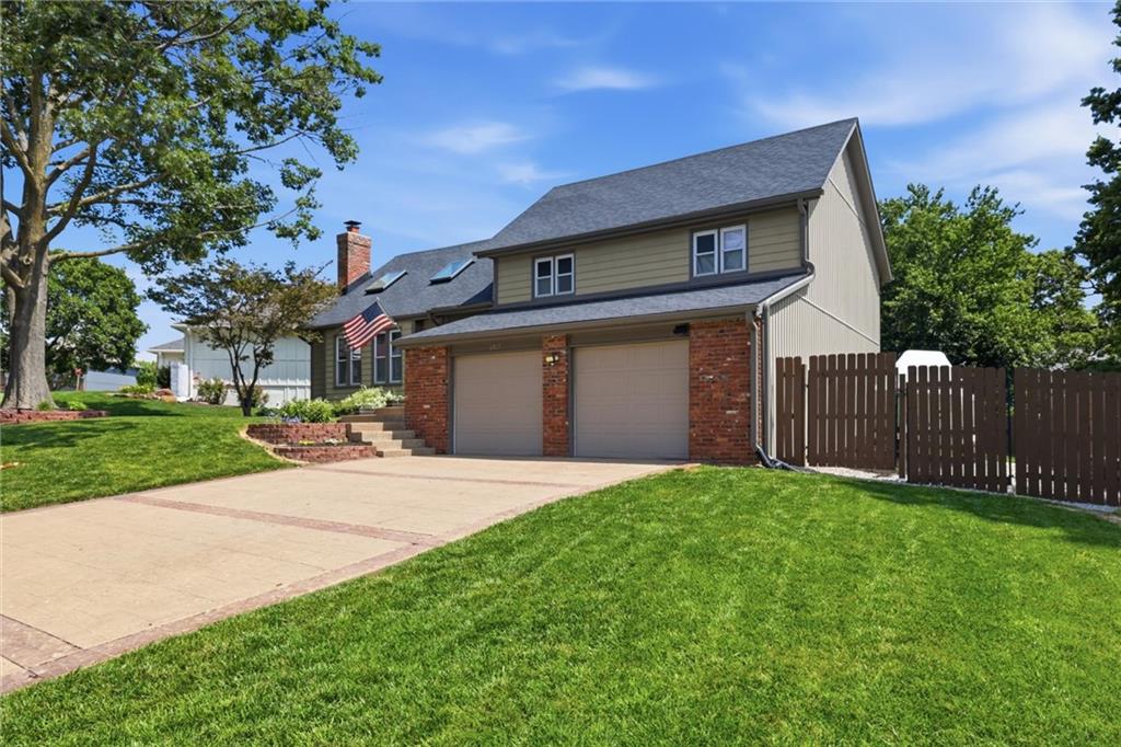 6815 Acuff Street Shawnee, KS 66216 - Photo 3 of 38