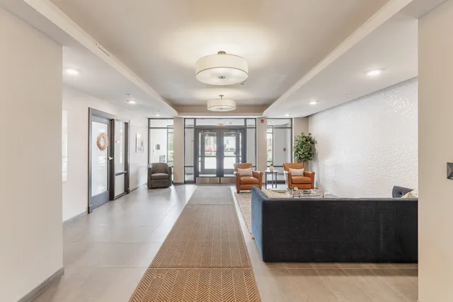 $2,286 | 101 West Liberty Street, Unit 418, Barrington, IL 60010