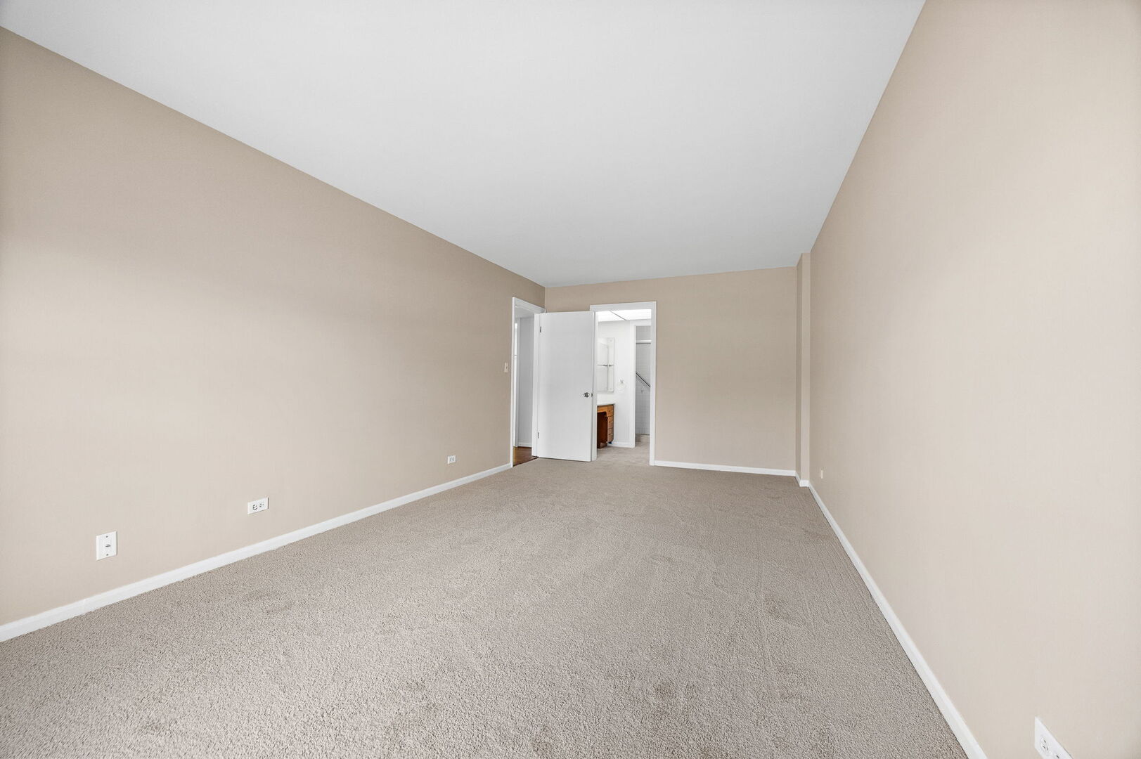 124 Carriage Way Drive, Unit B109 Burr Ridge, IL 60527 - Photo 16 of 31 a view of empty room