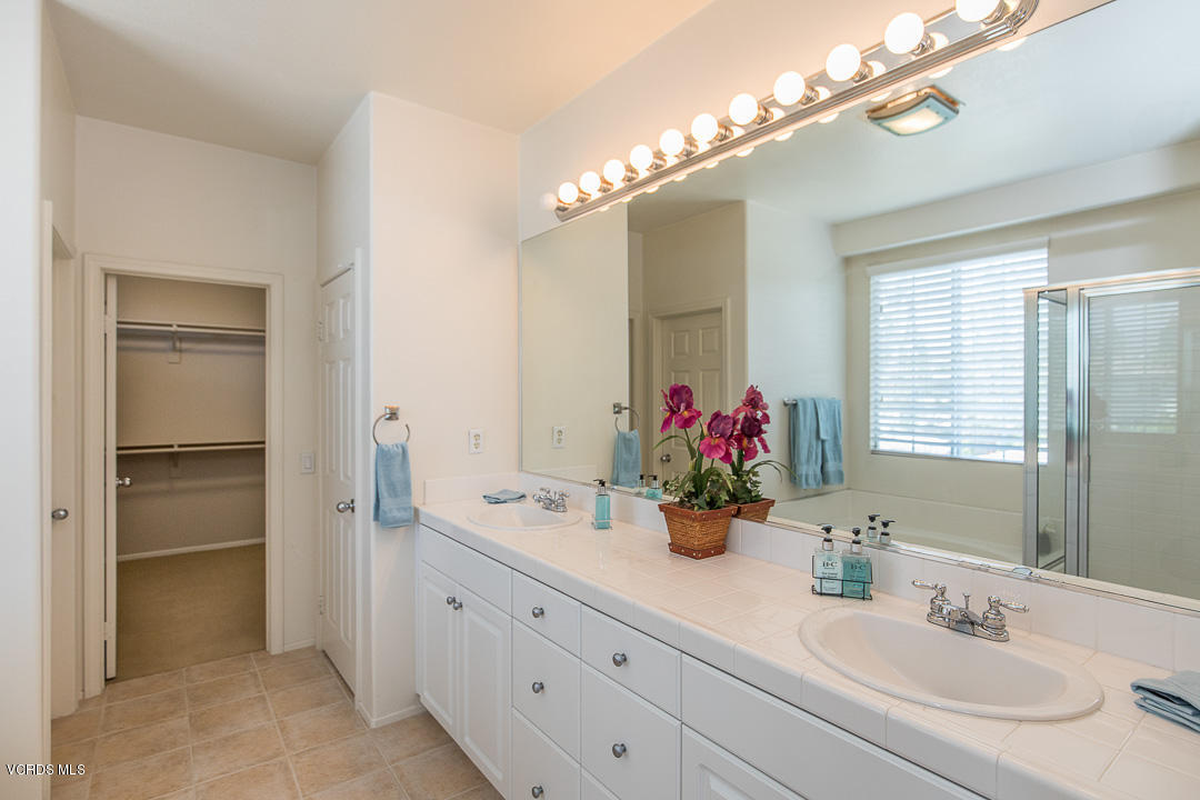 1159 Oleander Way Simi Valley, CA 93065 - Photo 28 of 48 1159 Oleander Way-27