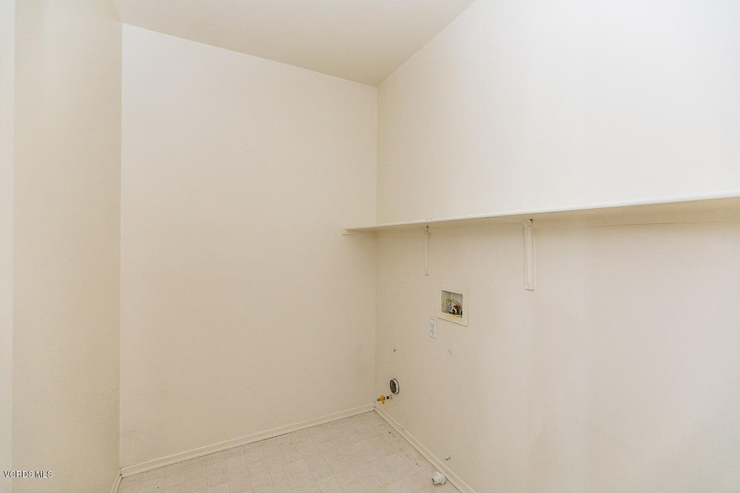 1159 Oleander Way Simi Valley, CA 93065 - Photo 33 of 48 1159 Oleander Way-32