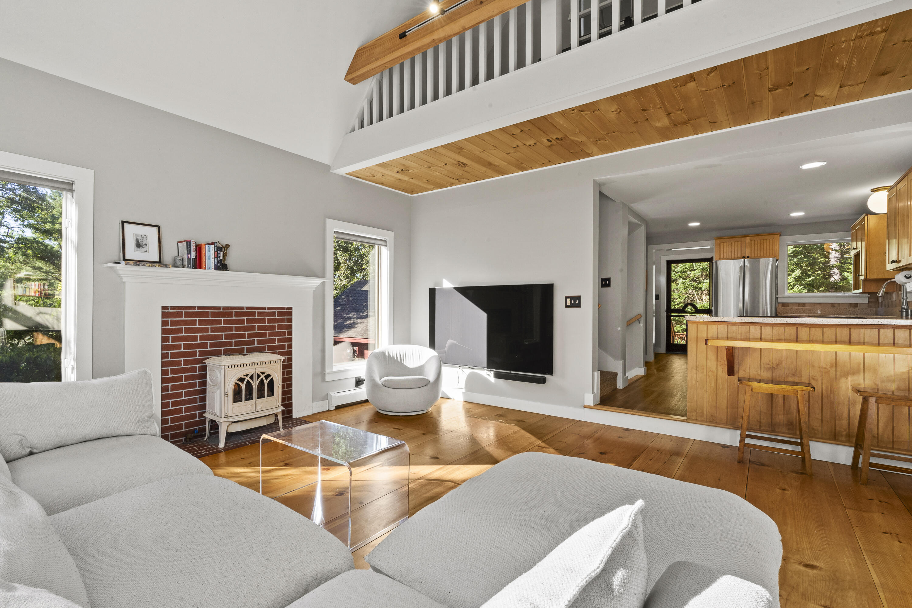 410 Gilman Road Yarmouth, ME 04096 - Photo 16 of 48 Living Room