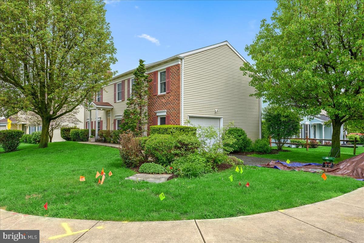 423 Westfield Court Lititz, PA 17543 - Photo 3 of 30 Side View