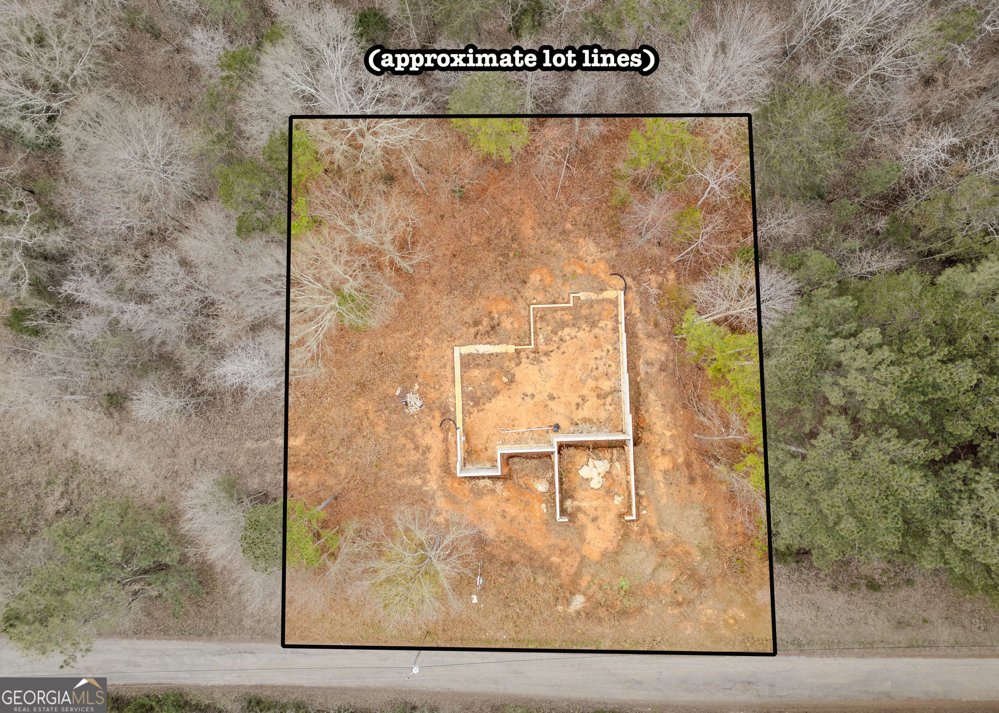 52 Andrews Subdivision Lavonia, GA 30553 - Photo 5 of 7 a view of a bathroom