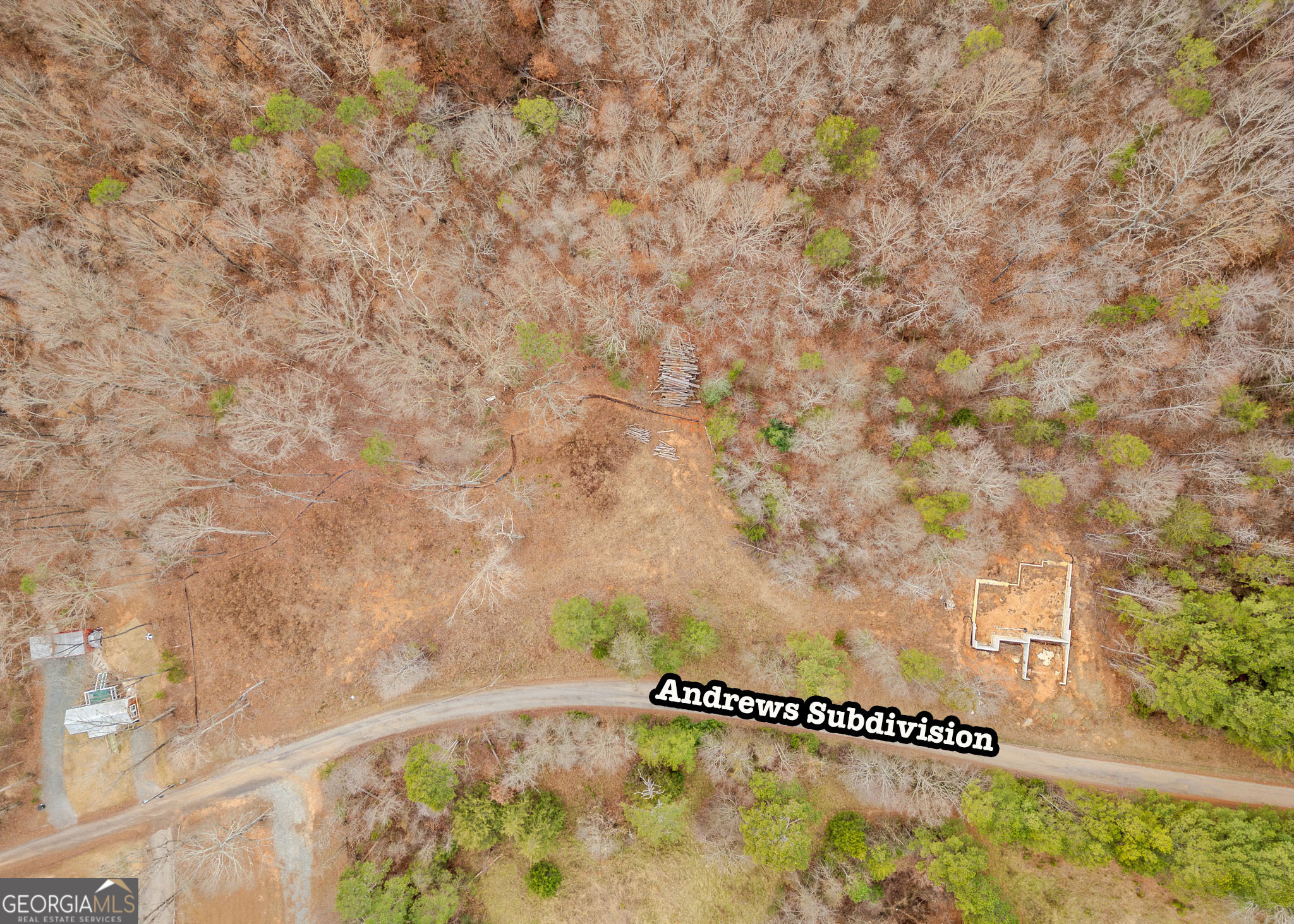 52 Andrews Subdivision Lavonia, GA 30553 - Photo 6 of 7 a close up of a wall