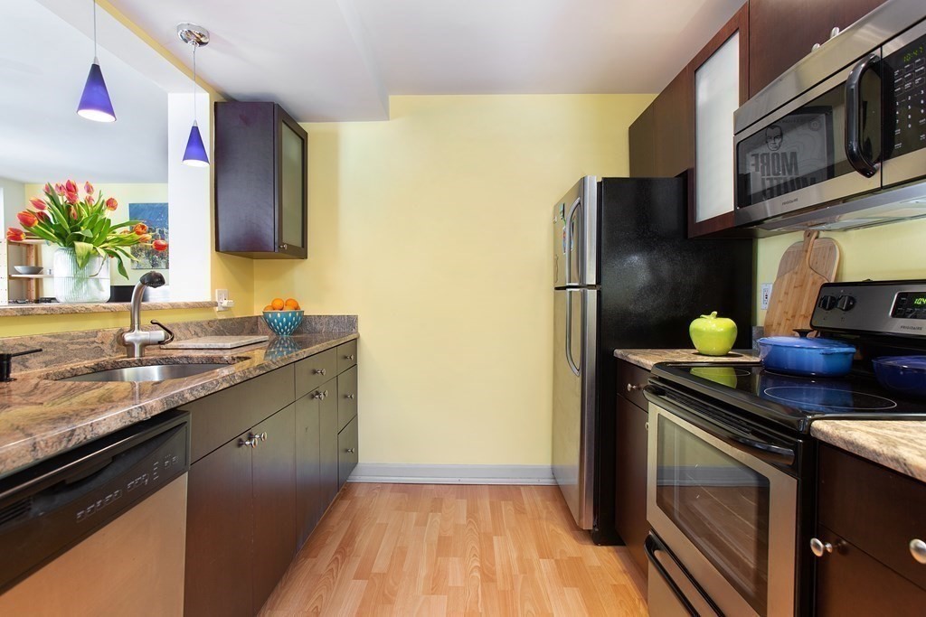 75 Glen Road, Unit B5 Brookline, MA 02445 - Photo 4 of 8