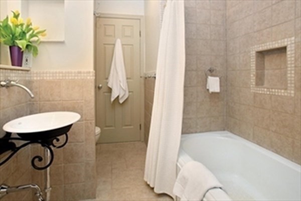 75 Glen Road, Unit B5 Brookline, MA 02445 - Photo 7 of 8