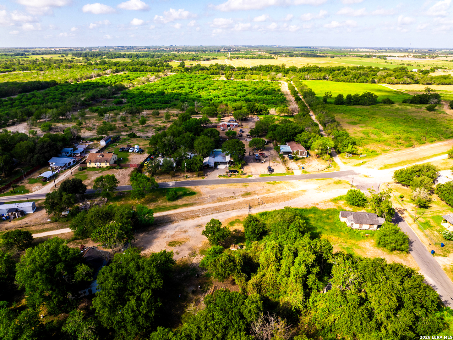 710 Goliad Road Floresville, TX 78114 - Photo 12 of 31 a view of an ocean and a houses
