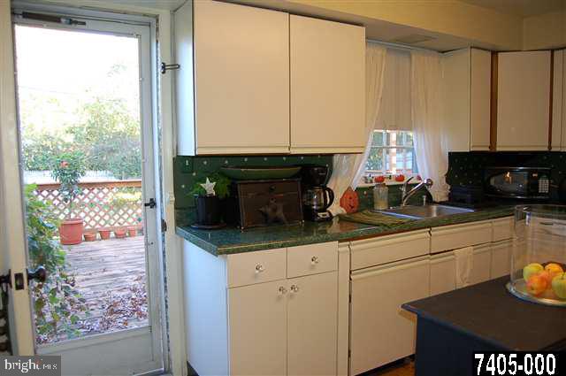 235 Edgewood Road York, PA 17402 - Photo 11 of 23 Gallery Image 11