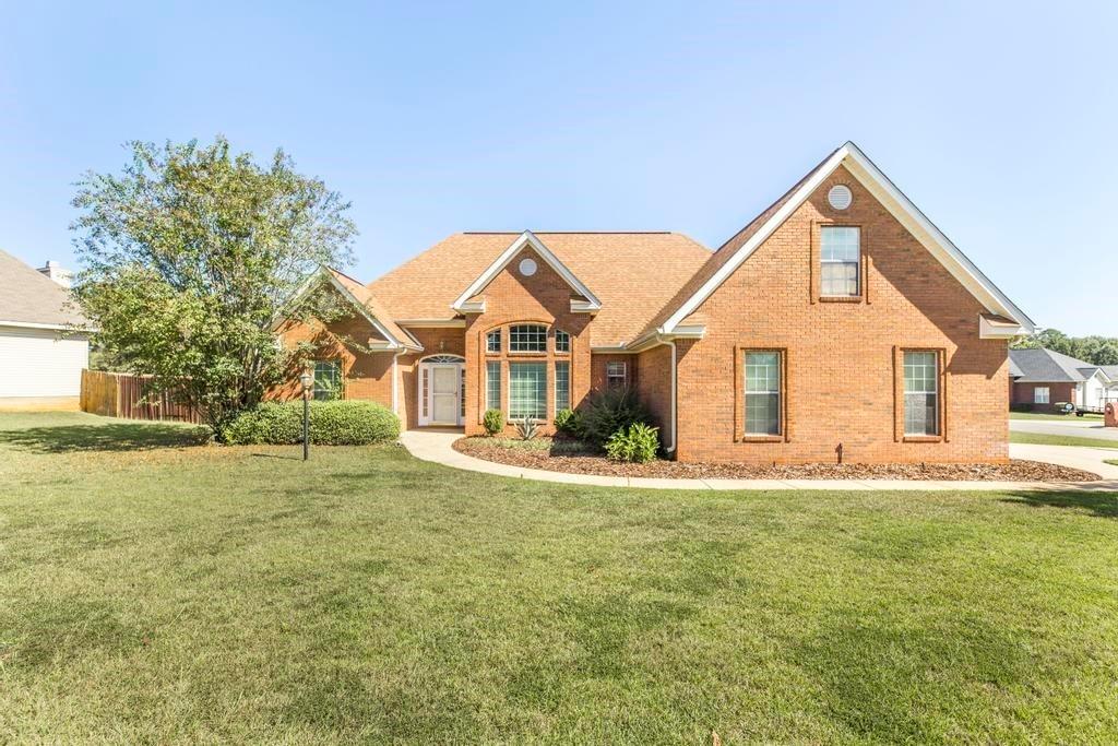 a view of a house with a yard and garage