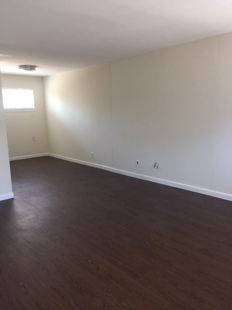 5001 Bull Creek Road, Unit 108 Austin, TX 78731 - Photo 19 of 21 an empty room with a window
