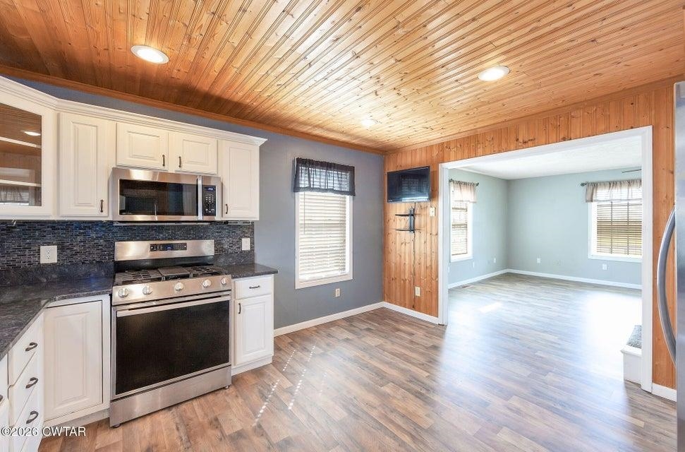 524 South Main Street Ridgely, TN 38080 - Photo 7 of 23 a kitchen with granite countertop a stove and a microwave