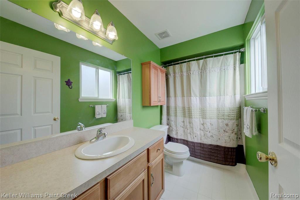 2263 East Maple Road Troy, MI 48083 - Photo 25 of 54