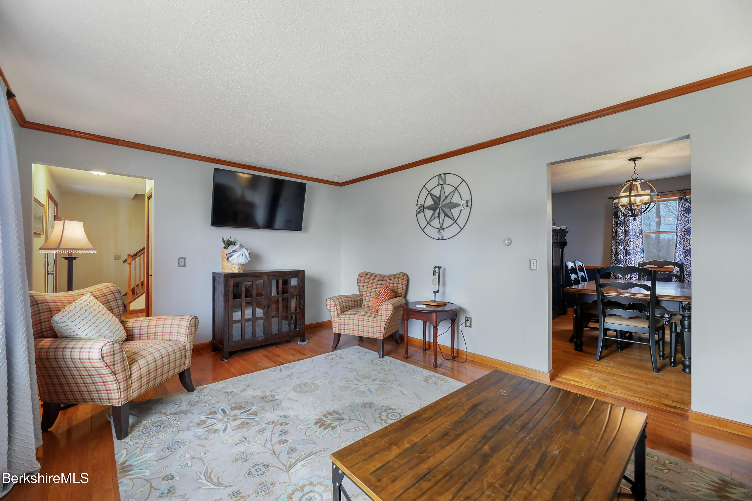 94 Winesap Road Pittsfield, MA 01201 - Photo 17 of 48 25 Living Room