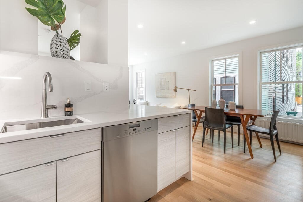13 Gardner Road, Unit 13 Cambridge, MA 02139 - Photo 4 of 14 Gallery Image 4